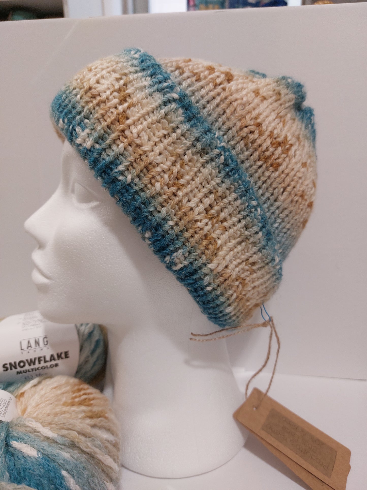 Cappello realizzato doppio con 2  gomitoli di lana