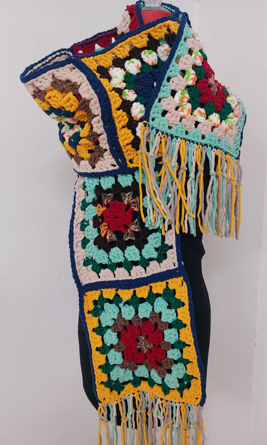 Sciarpa MAXI GRANNY realizzata con ciniglia base gialla